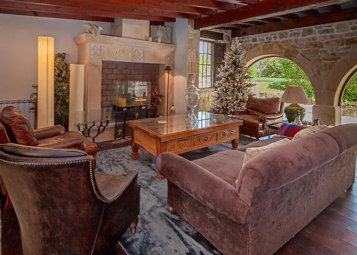 Villa Casona Fresnos, Con Piscina Entrambasaguas (Entrambasaguas)